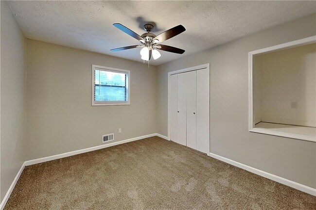 Building Photo - 1341 Rhododendron Dr NW