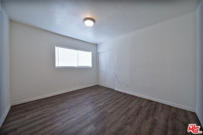 Building Photo - 642 W 109th Pl
