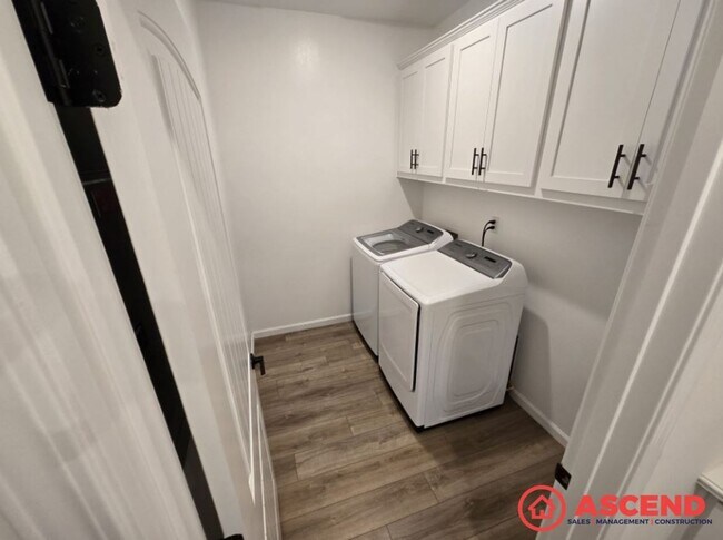 Building Photo - 15811 Santa Clara Ct