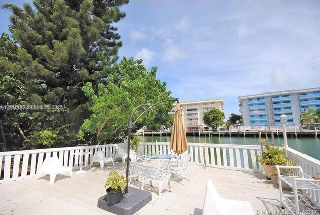 Building Photo - 1203 Marseille Dr