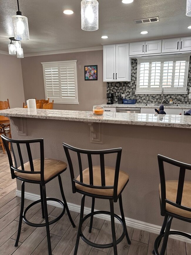 Building Photo - Beautiful fully furnished home with many leasing options available! Contact our office for pricin...