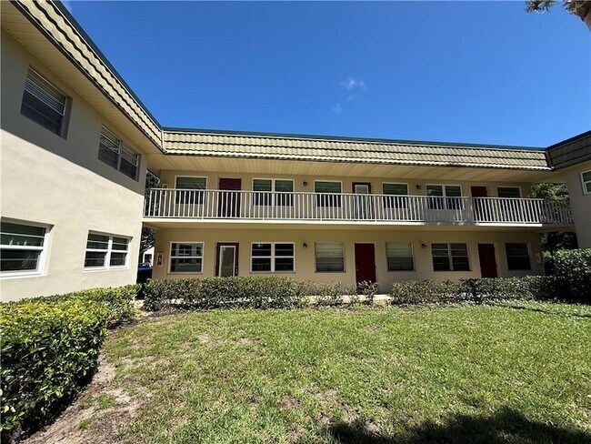 Building Photo - 3 Vis Gdns Trl