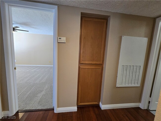 Building Photo - 1575 W Warm Springs Rd