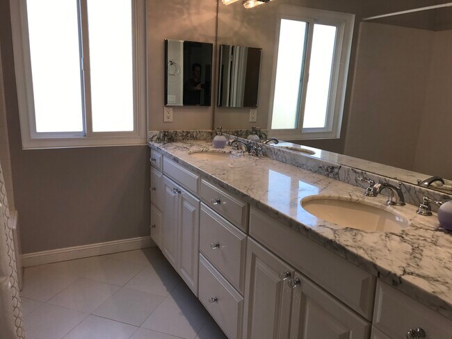 master bathroom - 25559 Mandarin Ct