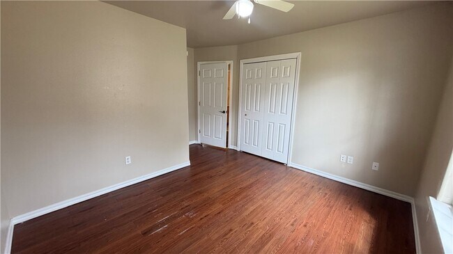 Building Photo - 77 Ingleborough Dr