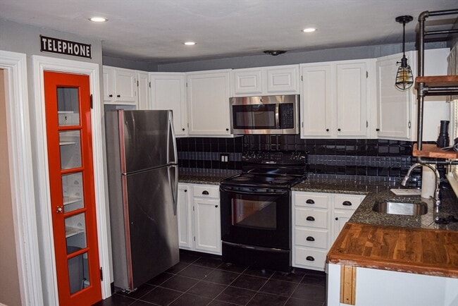 Building Photo - 77 Maryknoll St