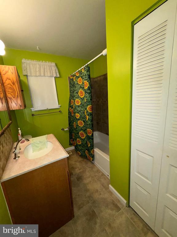 Building Photo - 4741 River Rd