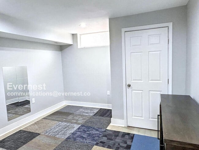 Building Photo - 260 S Highland Ave