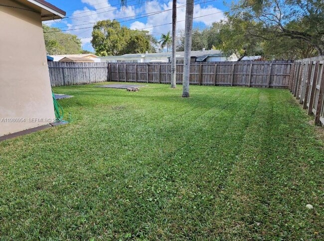 Building Photo - 5048 SW 92nd Terrace