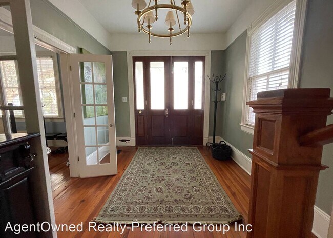 Building Photo - 3 br, 2.5 bath House - 32 1/2 Chapel Street