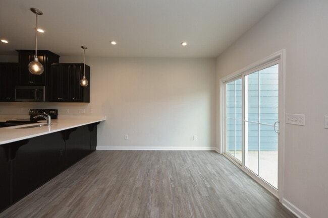 Building Photo - Luxury Townhome in a Prime Goodlettsville Location just Minutes to Nashville!