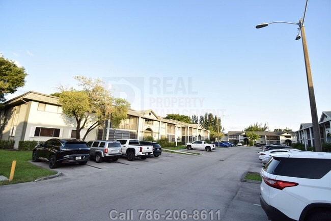 Building Photo - 20741 NE 4th Ct
