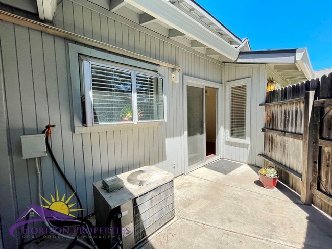 Building Photo - Spacious Two-story 2 Bed 2 Bath 1,564 Sq. Ft. North Sacramento Condo