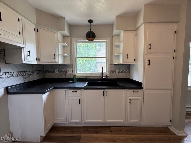 Building Photo - 9253 Edmunds Ave