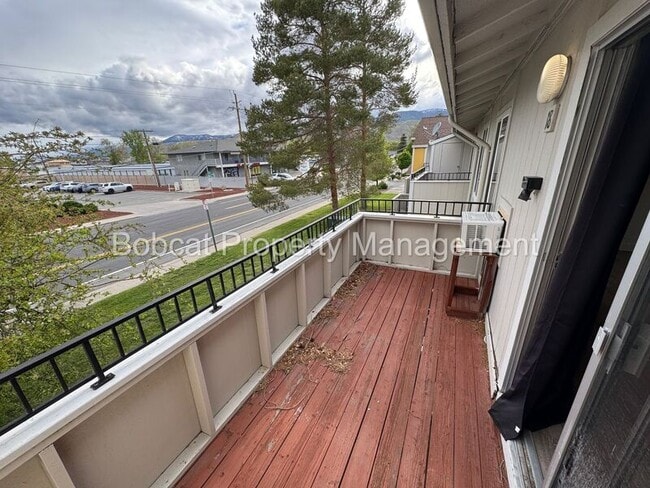 Building Photo - 400 S Saliman Rd