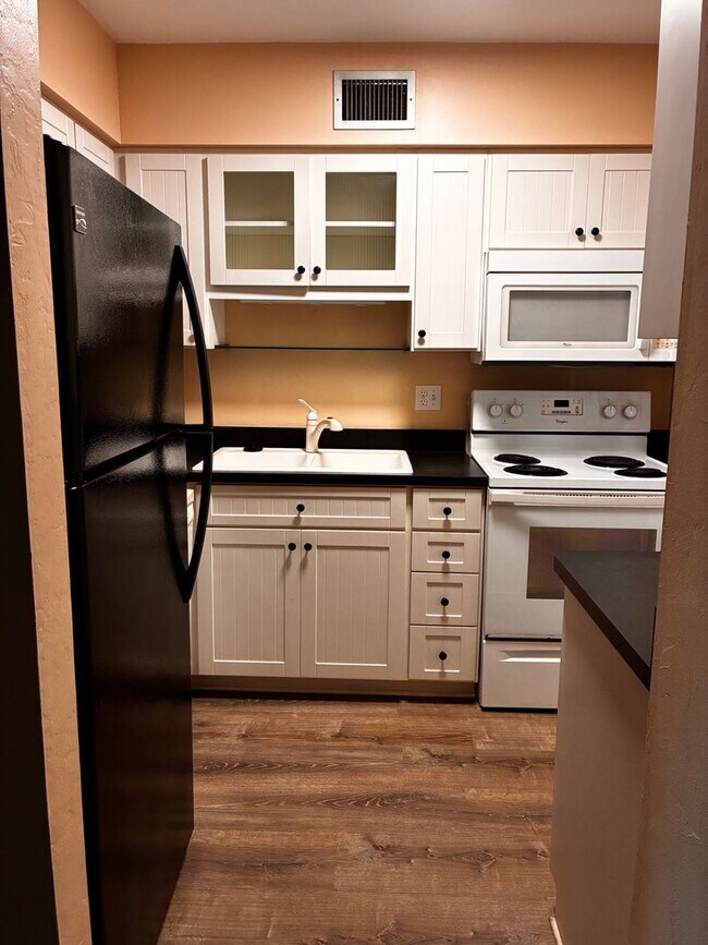 Building Photo - 55+ Charming first-floor condo nestled in the serene Fairways 3 Condominiums