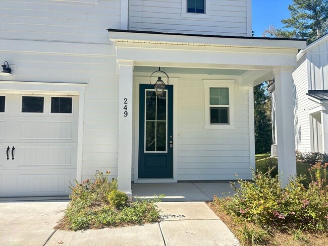 Building Photo - Available now. Beautiful 3 BR/2.5 BA New C...