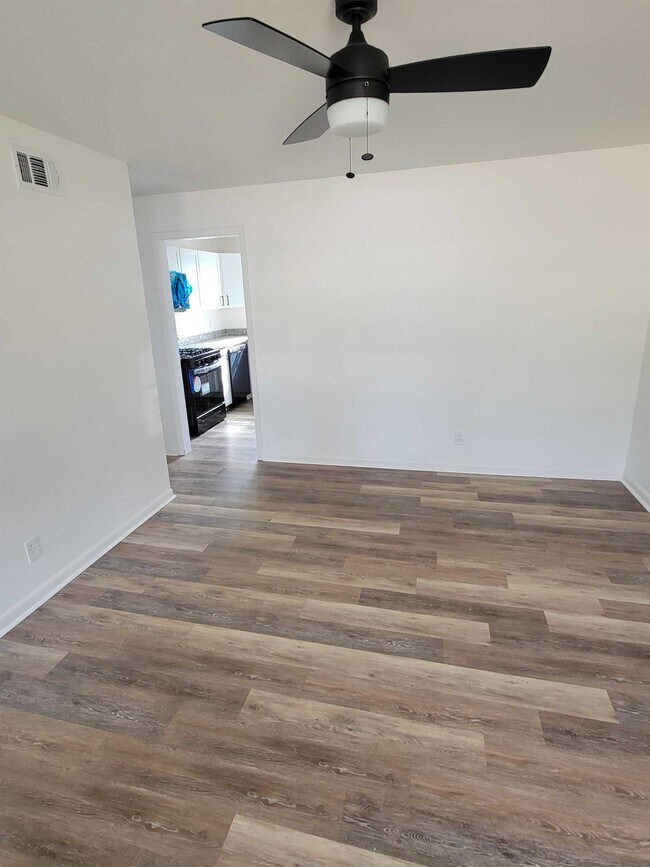 Building Photo - 1 Oakview Dr