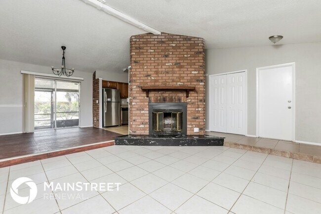 Building Photo - 1381 Puritan St