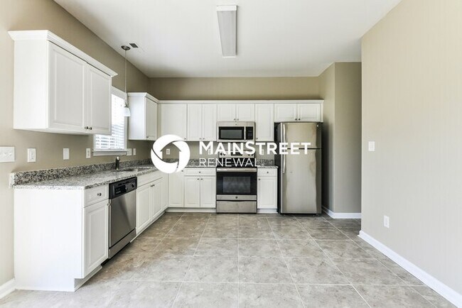 Building Photo - 4 Bedroom Pet-Friendly Home in Smithfield, NC with Main Street Renewal
