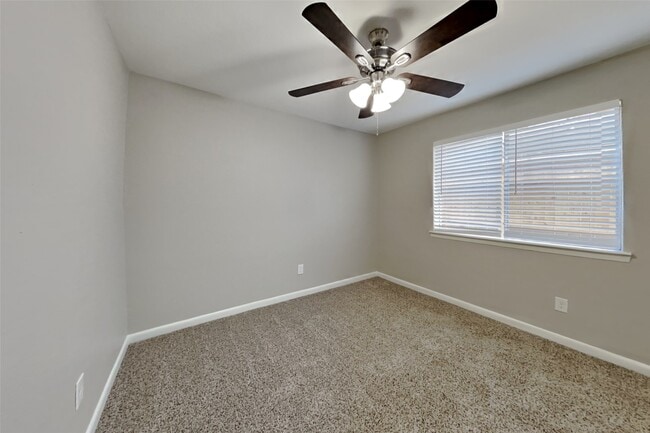 Building Photo - 10723 Forest Leaf Dr