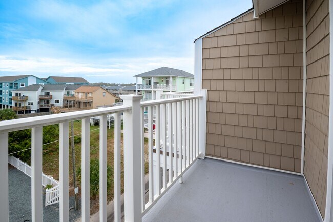Building Photo - OFF-SEASON MONTHLY RENTAL - ESCAPE THE WIN...