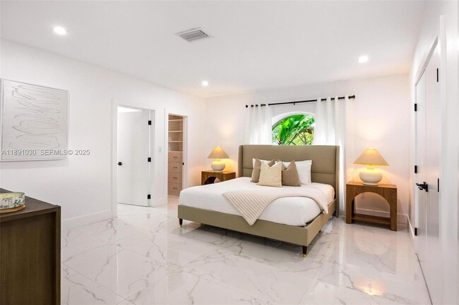 Building Photo - 1651 SW 13th Ave