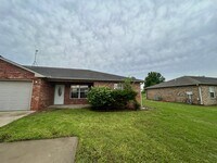 Building Photo - 63030 E 285 Ct