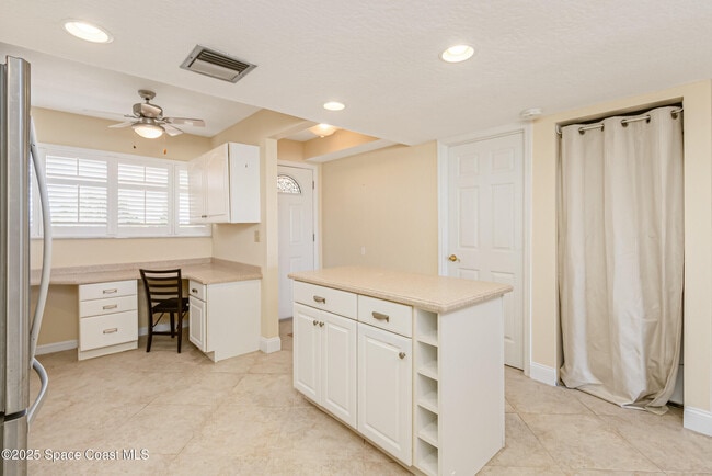 Building Photo - 1101 S Miramar Ave