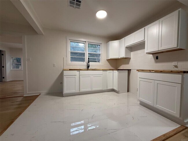 Building Photo - 308 Nottingham Rd