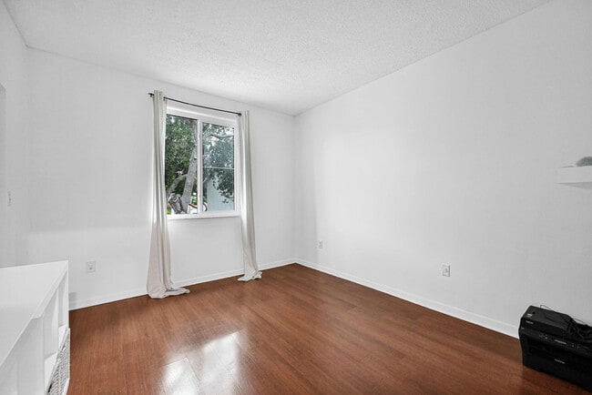 Building Photo - 21385 Marina Cove Cir