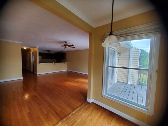 Building Photo - 446 Lands End Rd