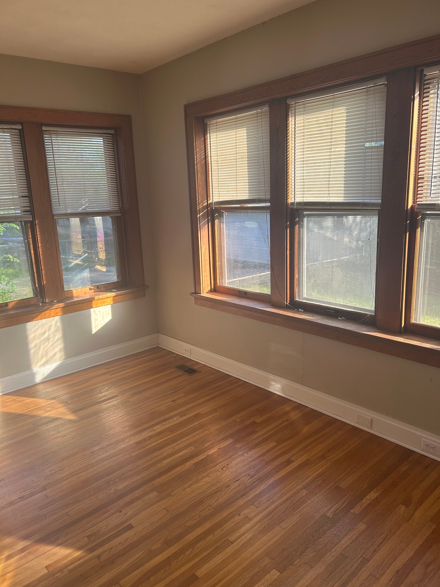 Bonus Room - 3662 Wilmington Ave