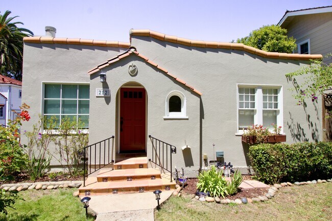 Building Photo - 212 Gilbert Ave