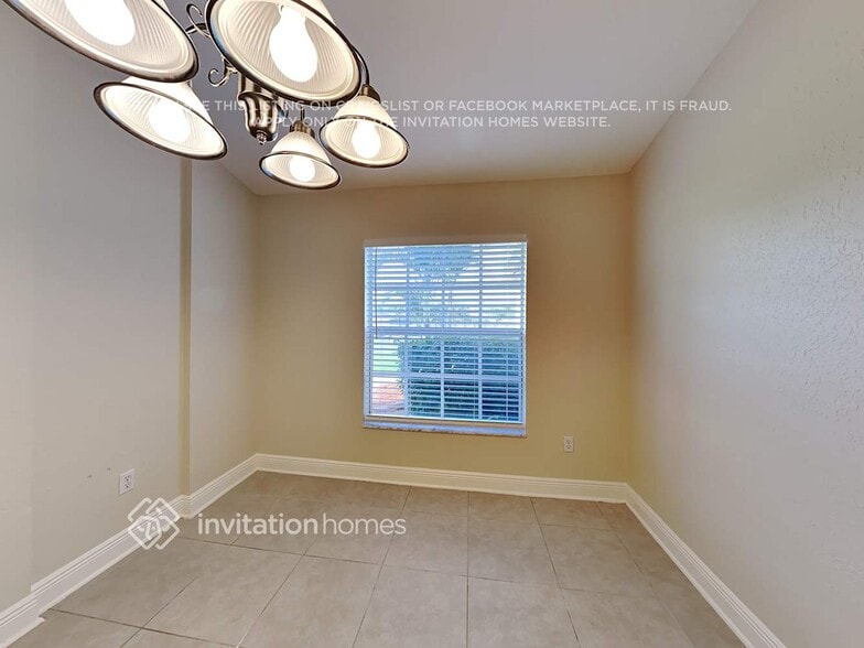 Building Photo - 1772 SW Lofgren Ave