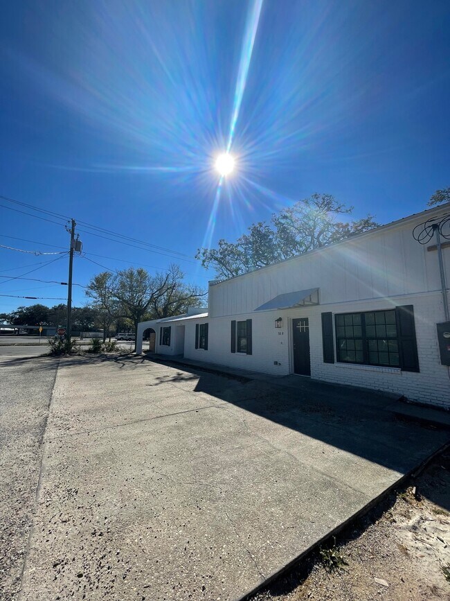 Building Photo - 51 Yacht Club Dr NE