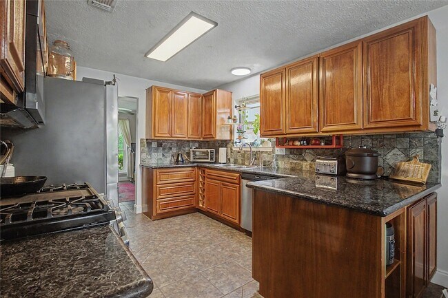 Building Photo - 1730 Oak Valley Dr