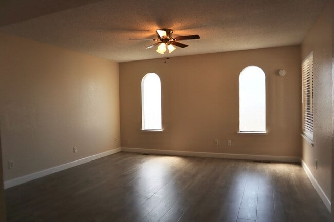 Building Photo - Charming 2-bedroom condo - Mission San Jos...