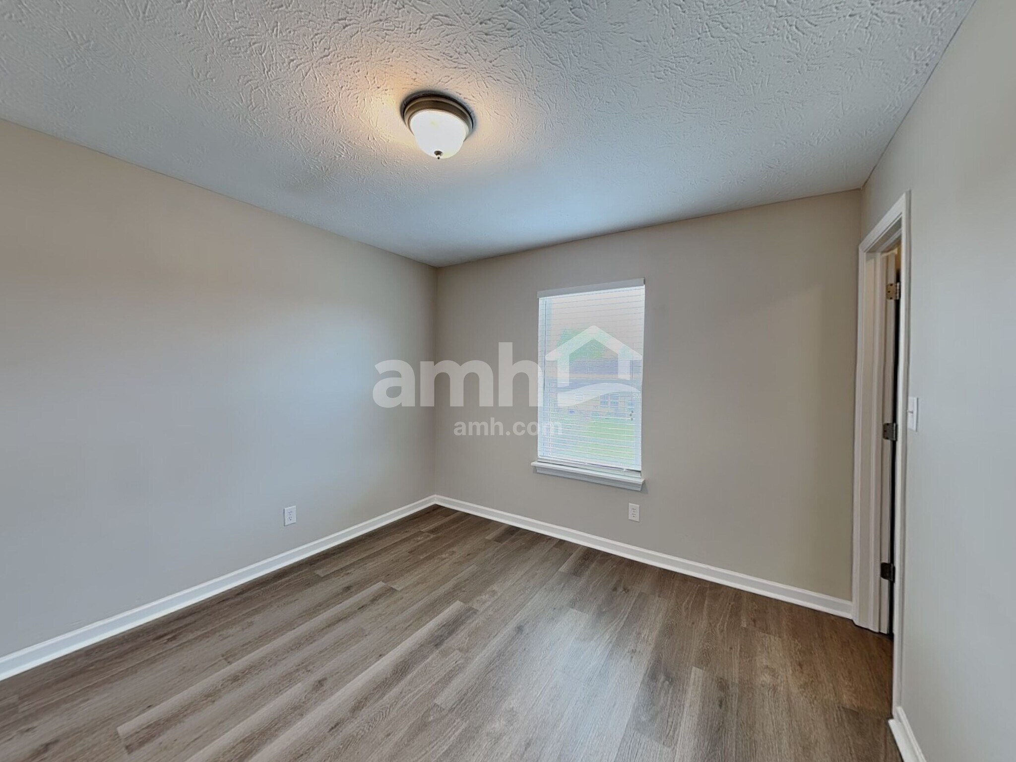 Building Photo - 1127 Fiesta Dr