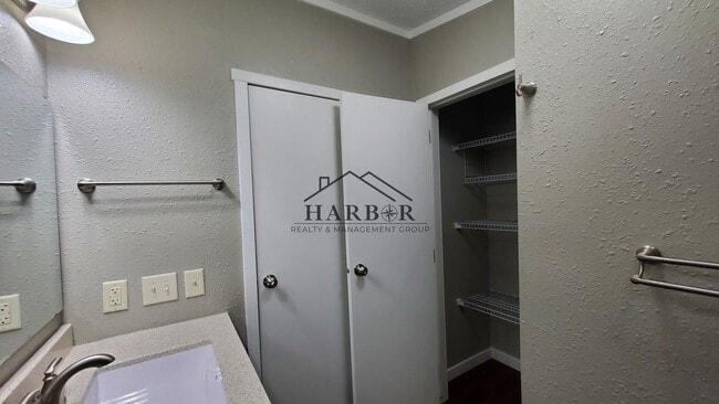 Building Photo - 23 Andreasen Dr