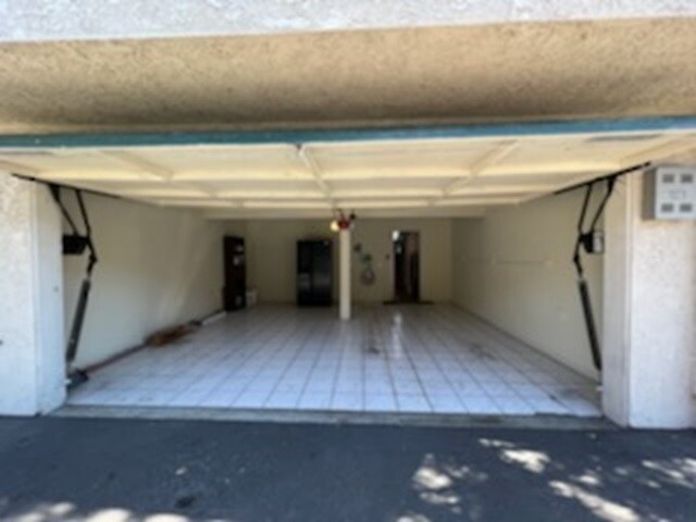 Building Photo - 11107 Arminta St