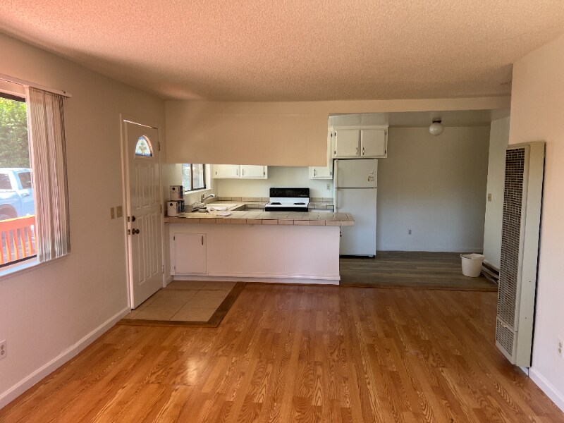 Building Photo - 345 Sky Oaks Dr