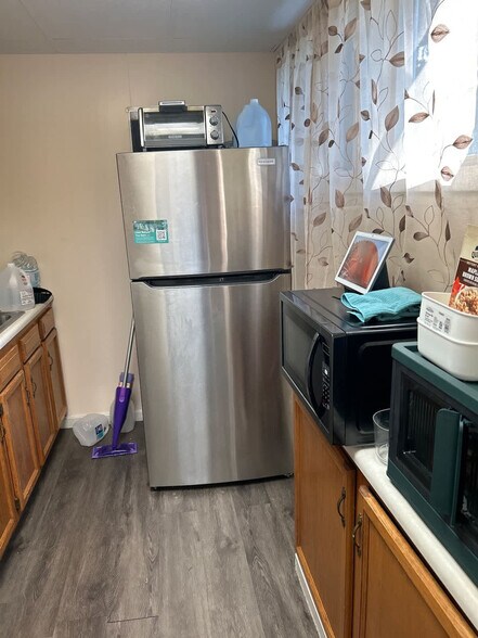 Building Photo - 160 Stafford Ave