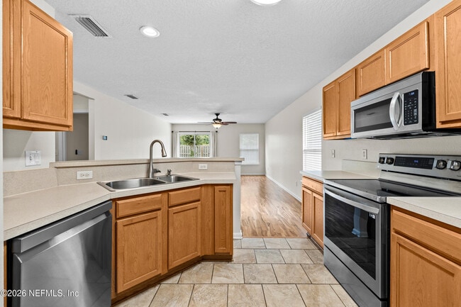 Building Photo - 136 Brookfall Dr