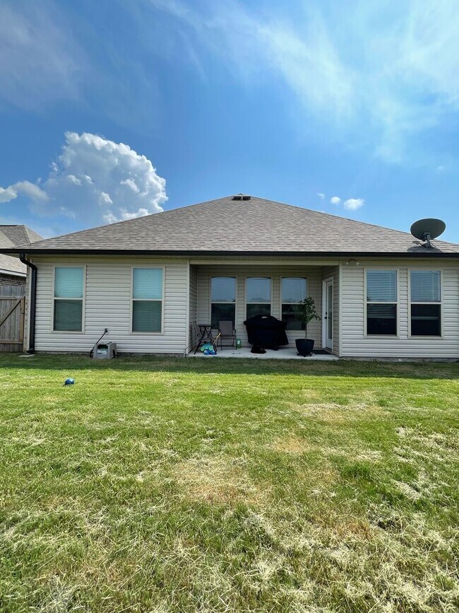 Building Photo - Close to Barksdale Air Force Base...