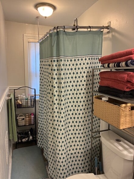 Bathroom with clawfoot tub - 34 Canfield Pl