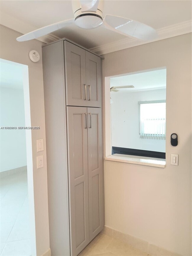 Building Photo - 662 North Dr