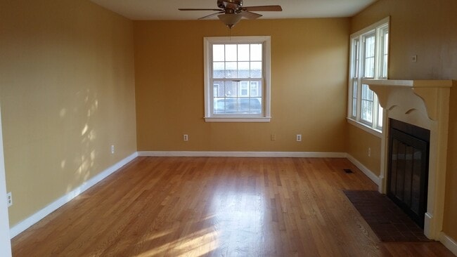 Building Photo - Come make this home yours