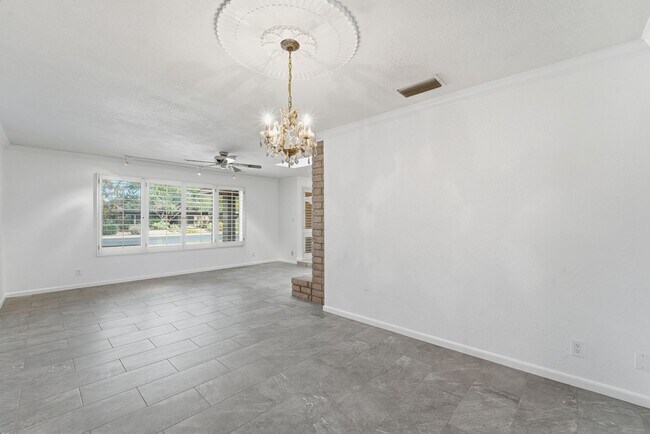 Building Photo - Welcome to this beautiful 4-bedroom, 3-bathroom home in Tempe Arizona!