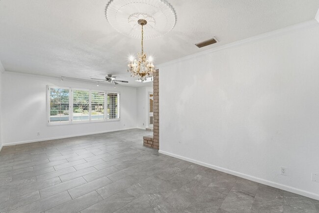 Building Photo - Welcome to this beautiful 5-bedroom, 3-bathroom home in Tempe Arizona!